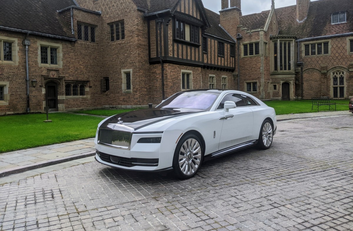 Exploring the Rolls Royce Spectre