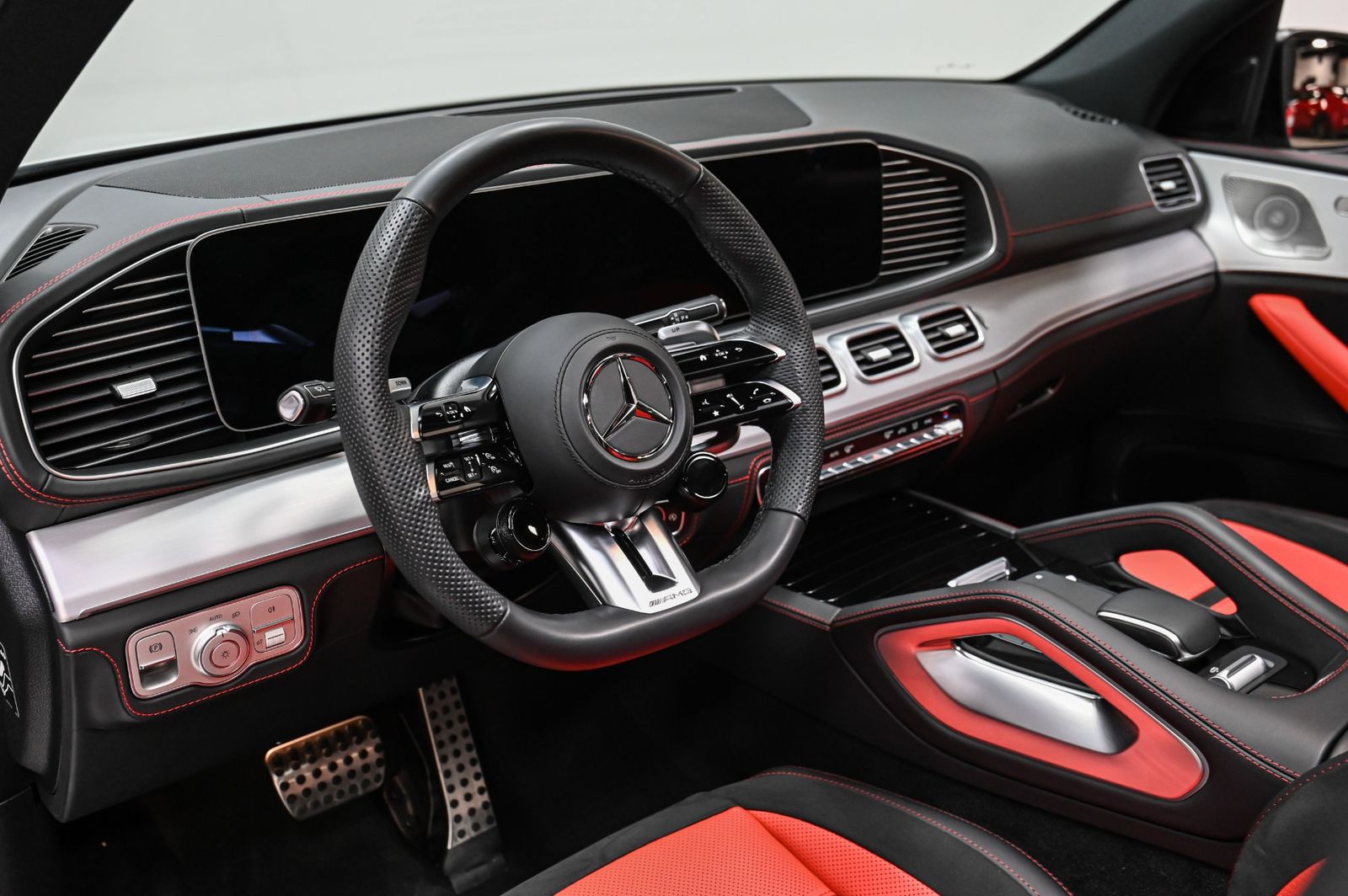 Mercedes-AMG GLE 53 vs. Ferrari F12 Berlinetta: Which Exotic Miami Drive Suits You?